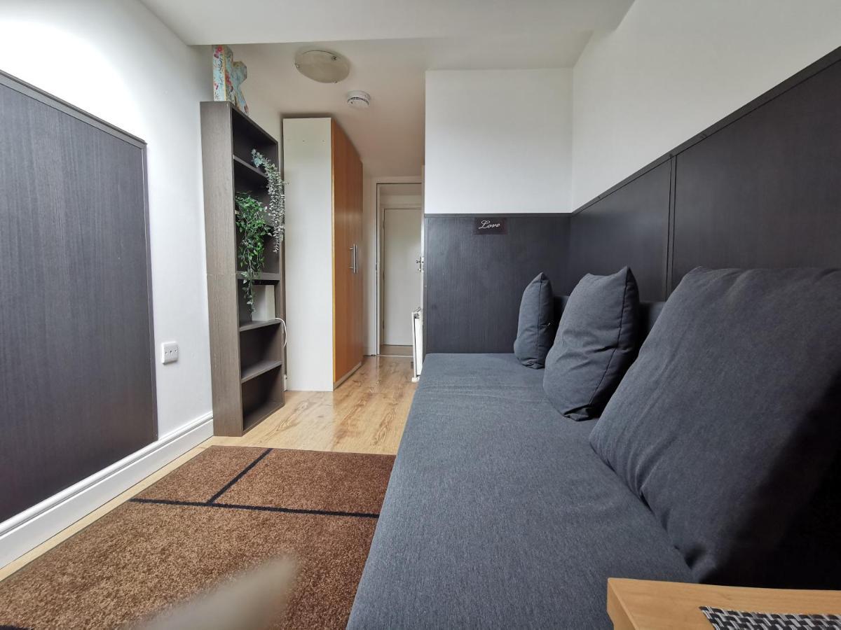 Palaz 4 - 1 Bedroom Flat エドモントン エクステリア 写真